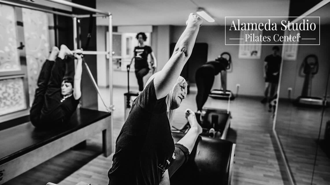 Clase de Pilates con aparatos en grupo reducido en Alameda Studio Pilates Center Santander