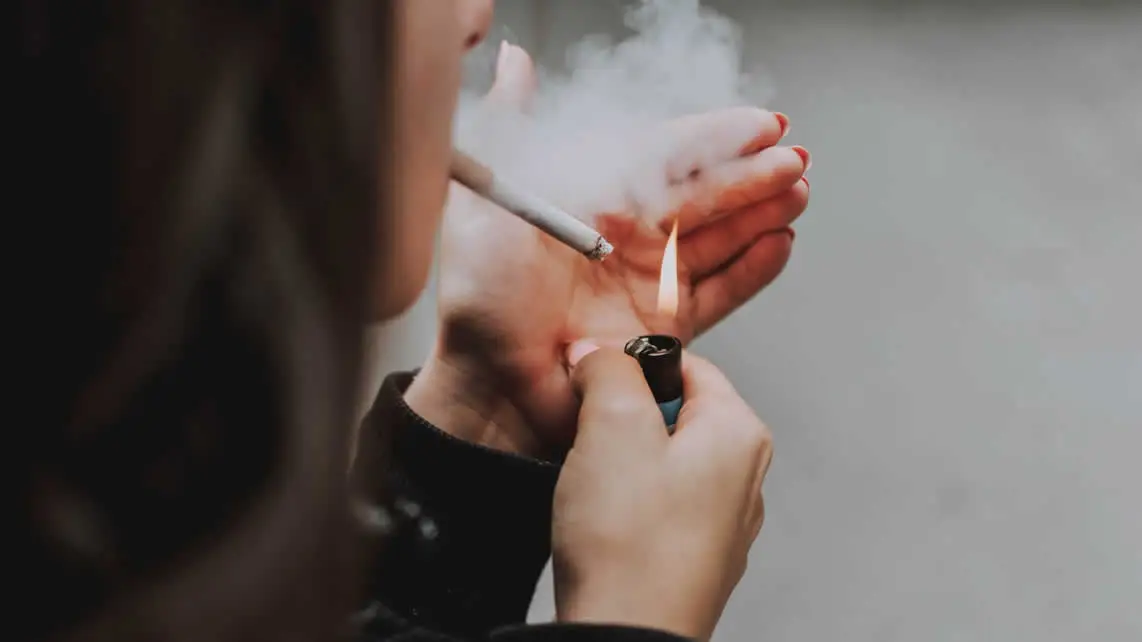 ¿Fumar puede empeorar el dolor de espalda?